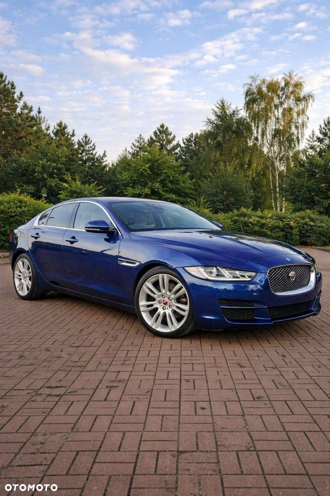 Jaguar XE 20d Prestige - 4