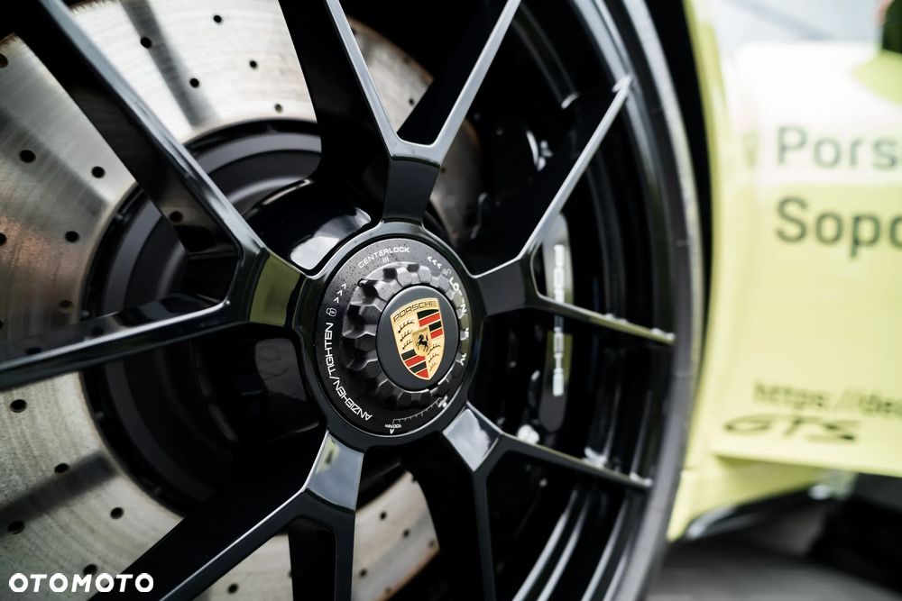 Porsche 911 Carrera T-Hybrid 4 GTS - 32