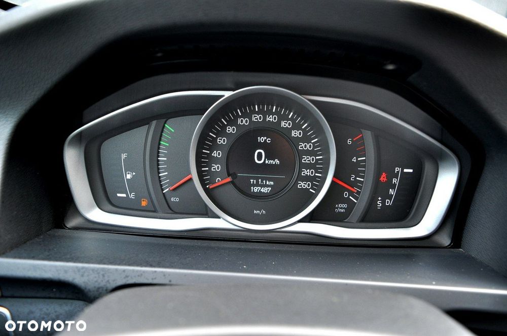 Volvo V60 D3 Geartronic Momentum - 24