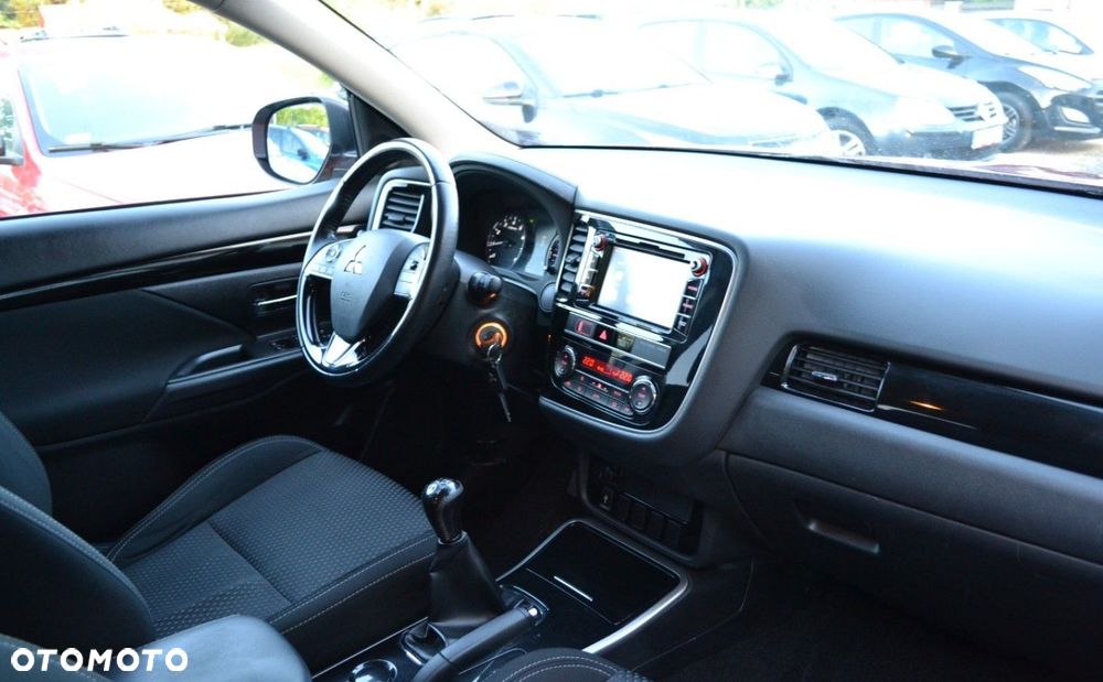 Mitsubishi Outlander 2.0 Intense + 2WD - 34