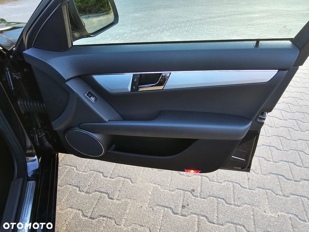 Mercedes-Benz Klasa C 180 BlueEFFICIENCY Avantgarde - 21