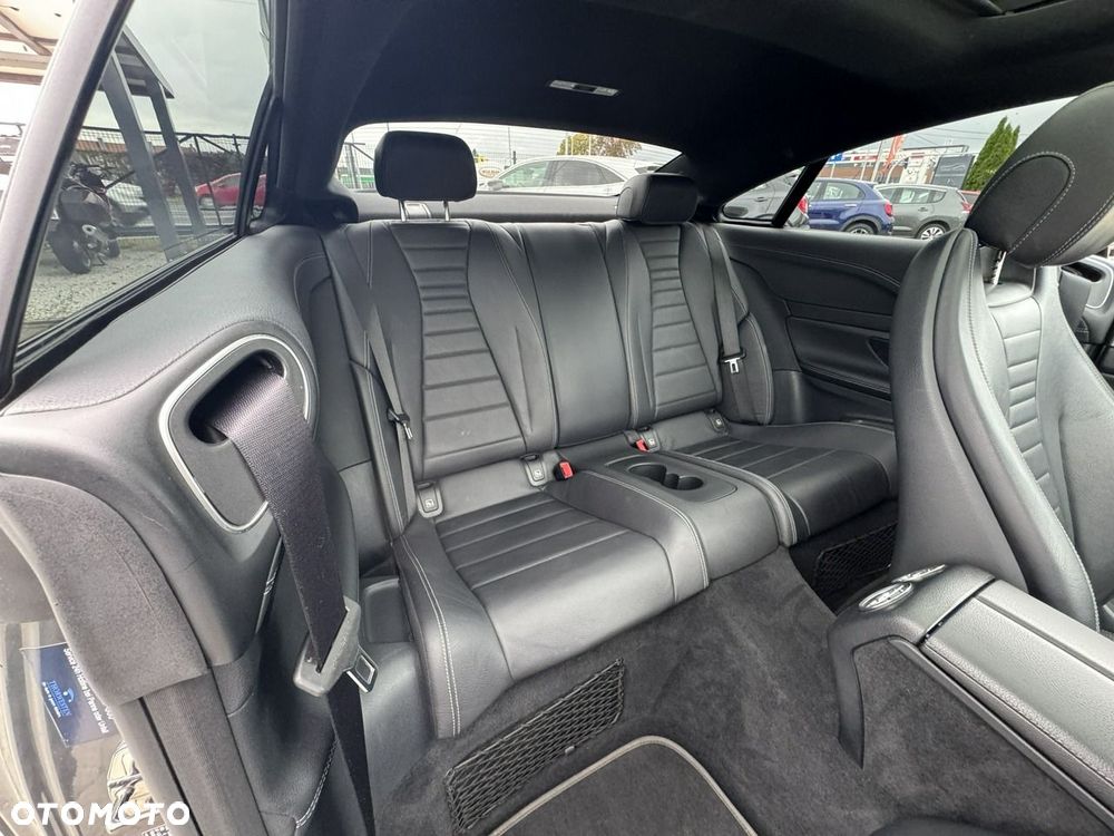 Mercedes-Benz Klasa E 200 4-Matic AMG - 31
