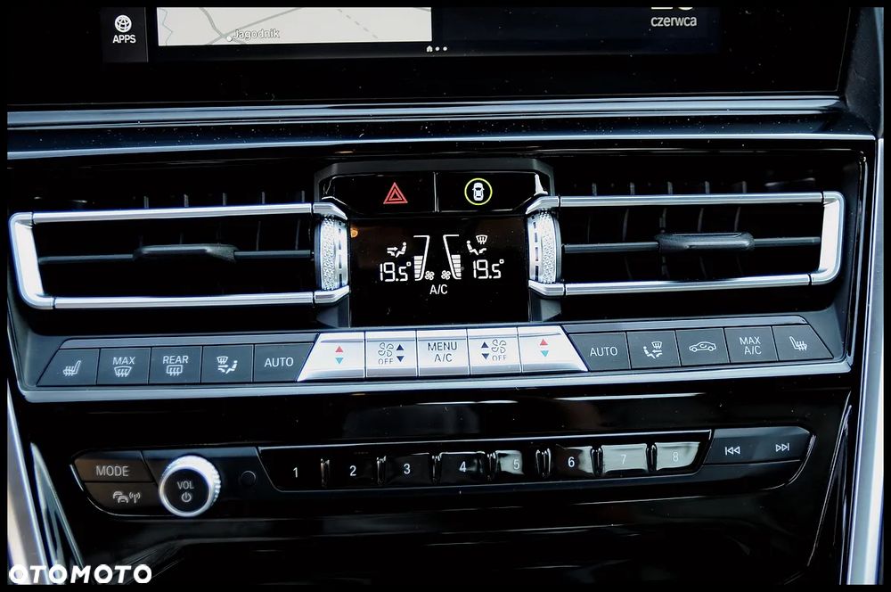 BMW Seria 8 840i - 32