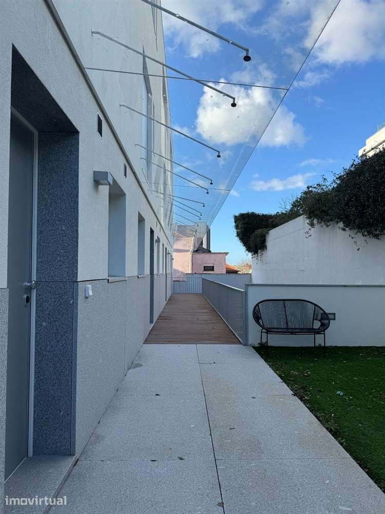 Moradia T4 com 212 m2, varanda e terraço - Grande imagem: 2/26