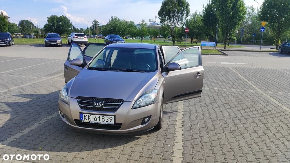 Kia Ceed 1.6 Crdi Comfort - 4