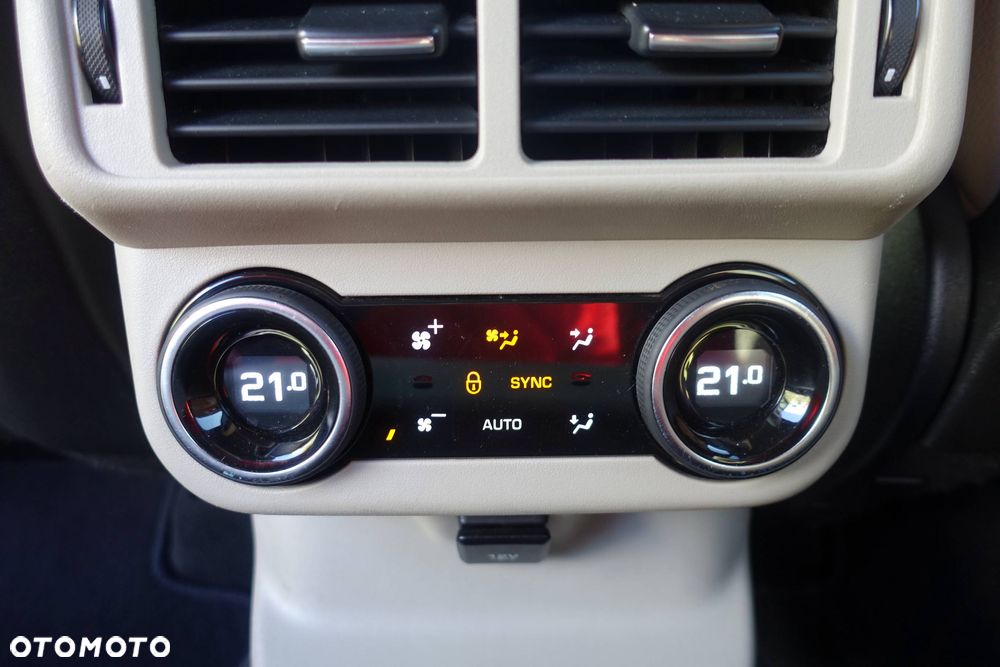 Land Rover Range Rover Velar 3.0d R-Dynamic - 35