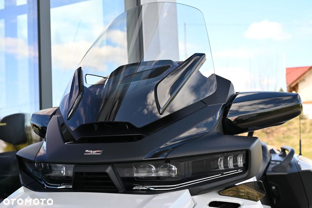 Can-Am Spyder - 11