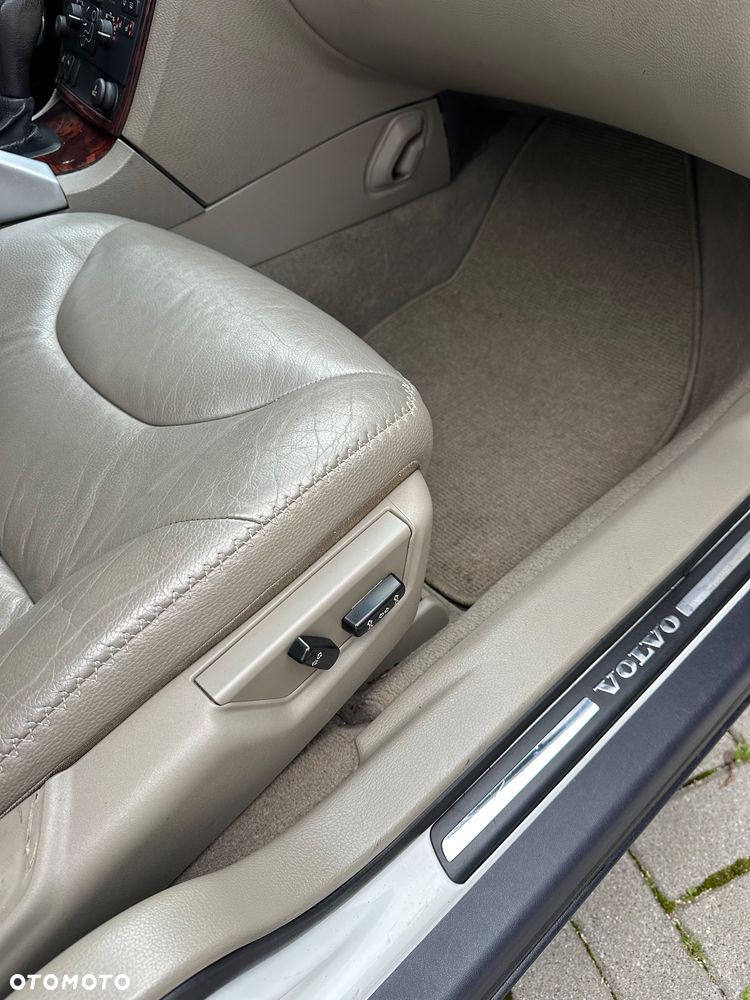 Volvo XC 70 AWD Momentum - 27