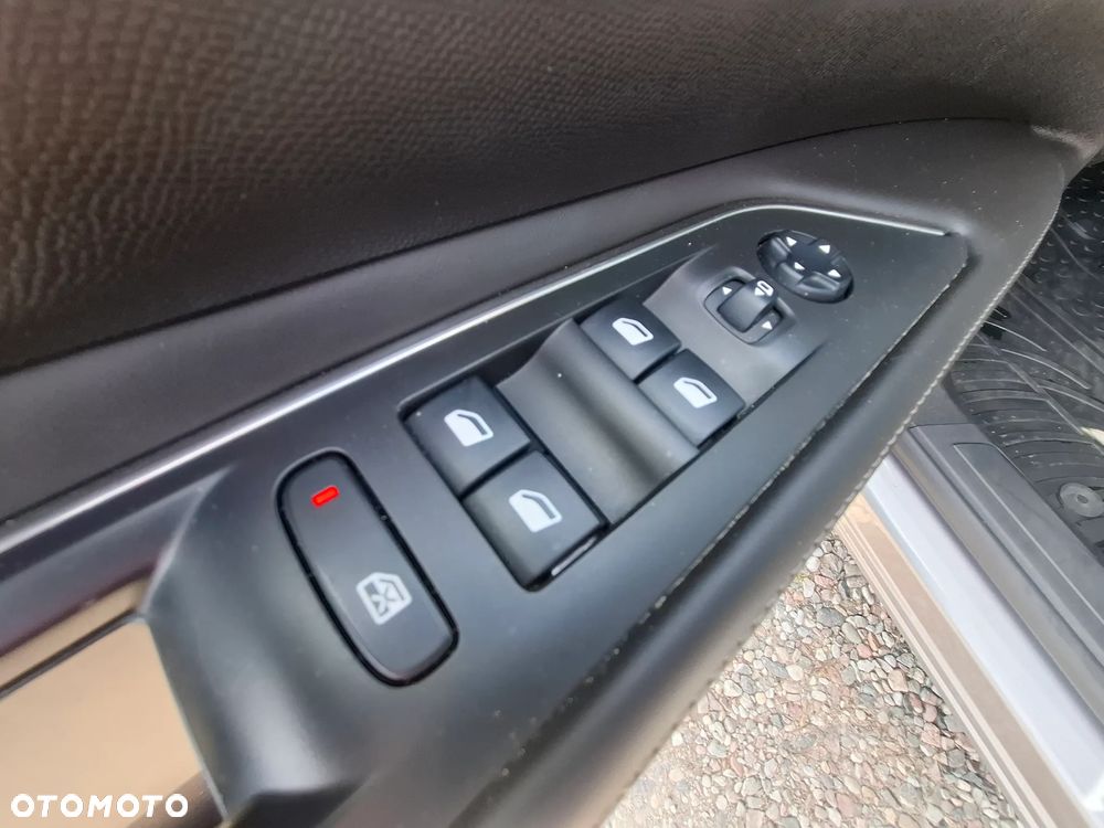 Peugeot 3008 PureTech 130 Stop & Start GPF EAT8 Allure - 12