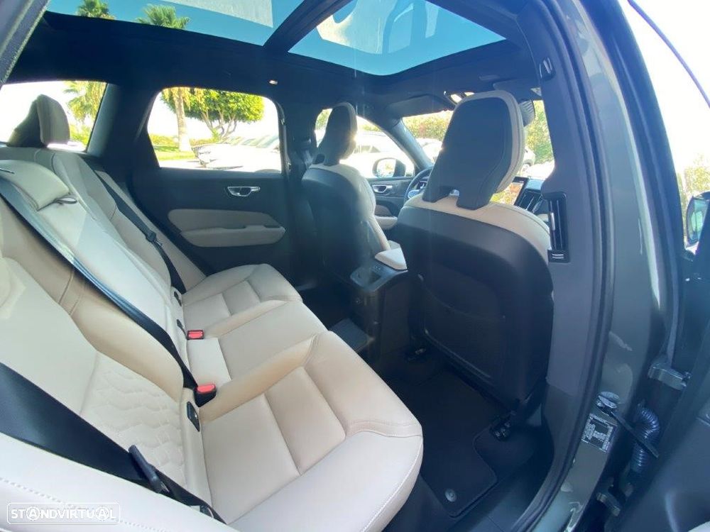 Volvo XC 60 2.0 T6 PHEV Plus Dark - 16