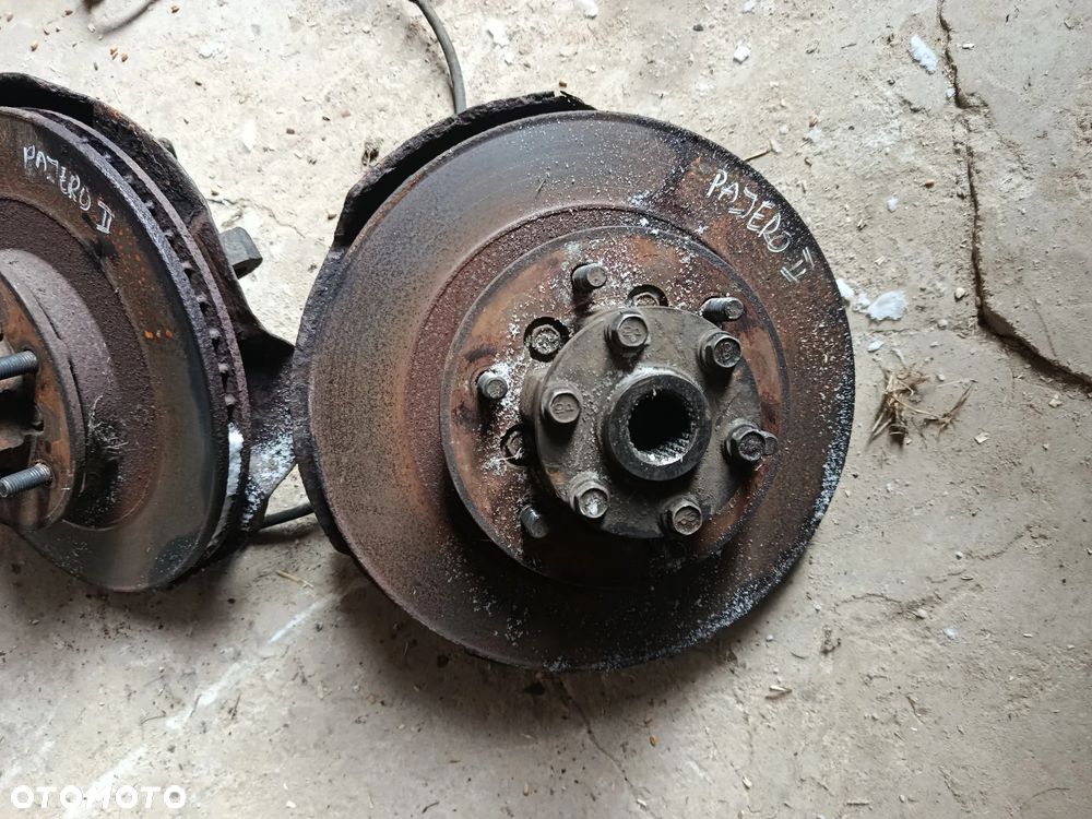 Zwrotnica zwrotnice przód prawa lewa Mitsubishi Pajero 2 2.5 - 3