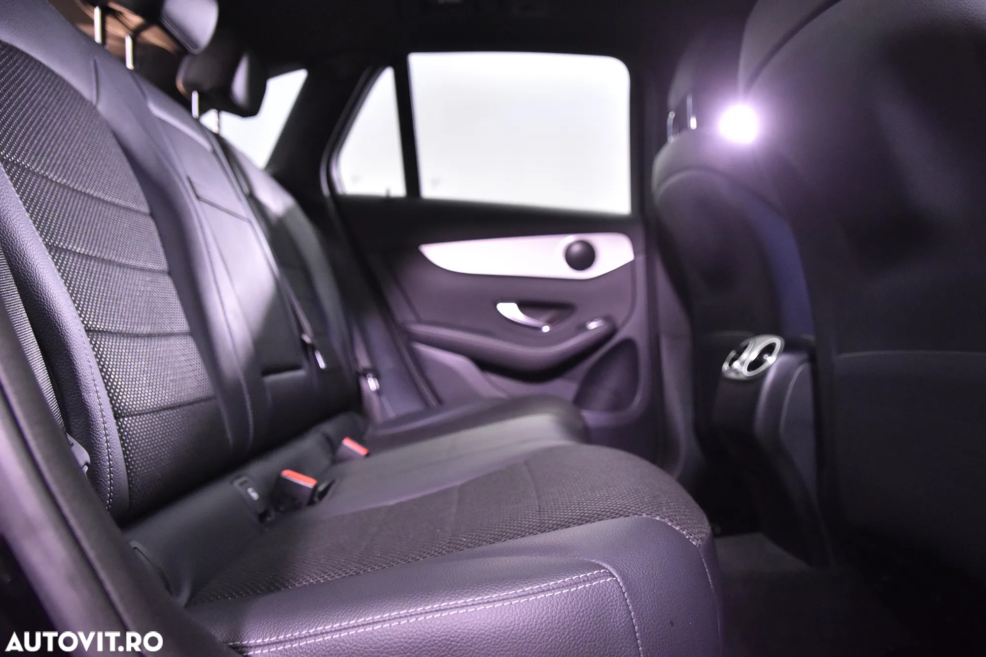 Mercedes-Benz GLC 300 e 4MATIC - 13