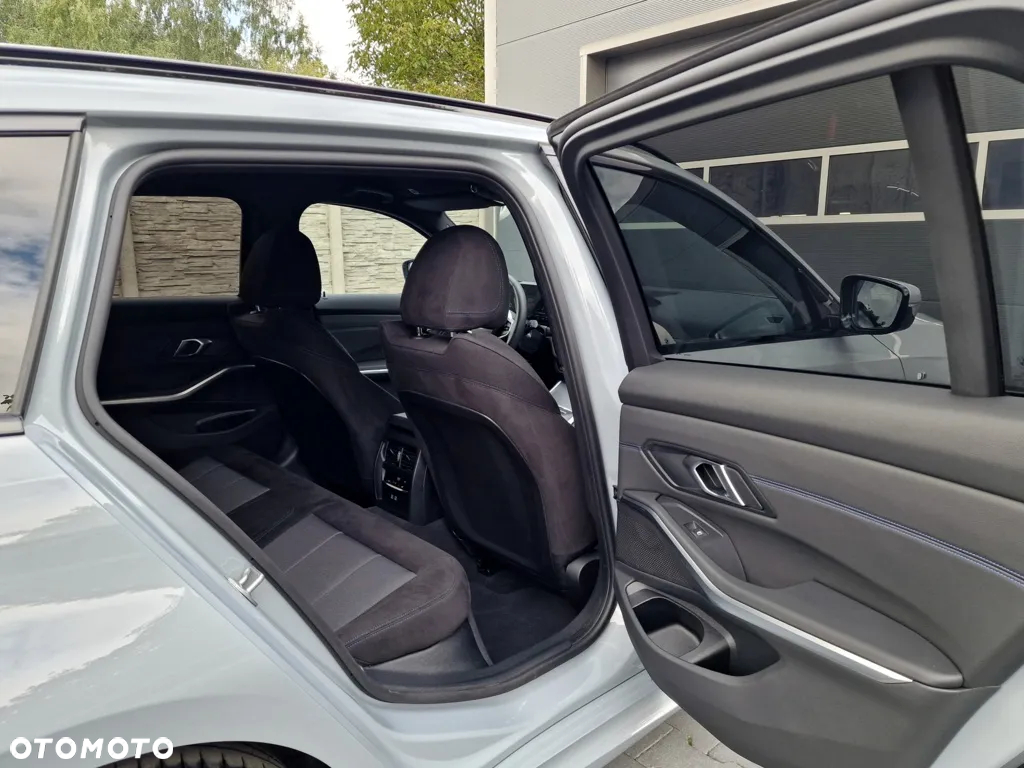 BMW Seria 3 330i xDrive M Sport - 27