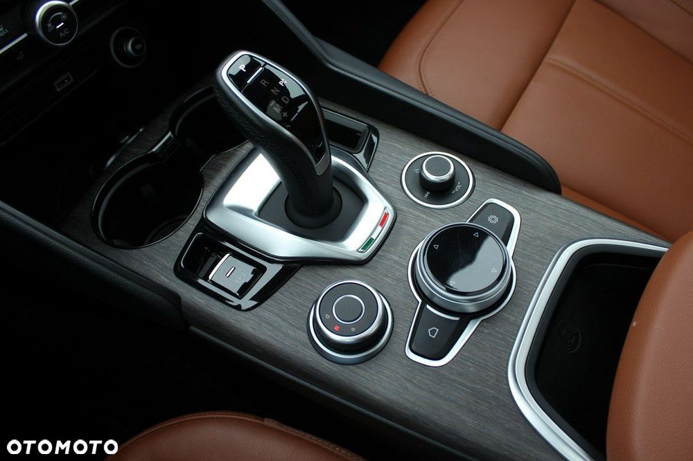 Alfa Romeo Giulia - 16