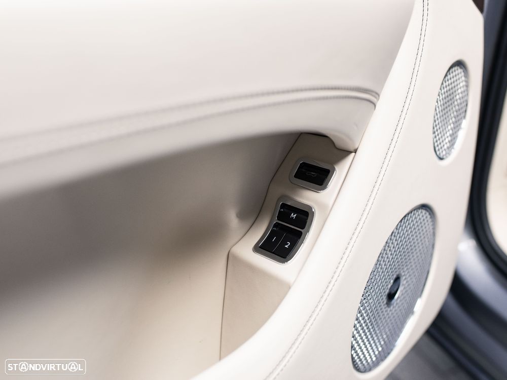 Bentley Bentayga EWB V8 Azure - 35