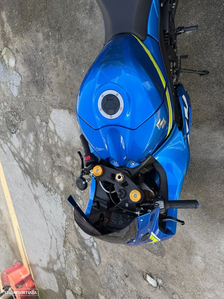 Suzuki GSX-R - 16