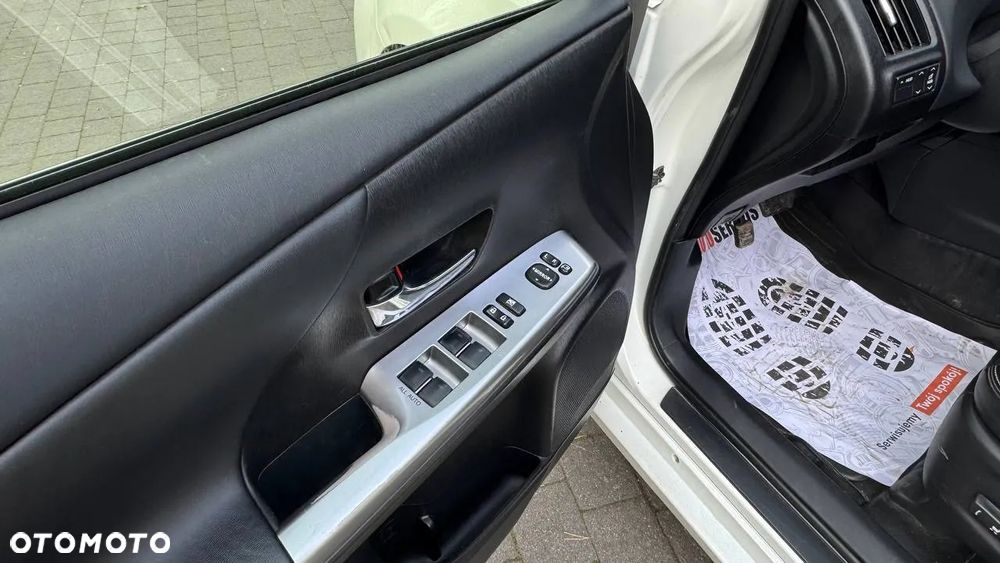 Toyota Prius+ (Hybrid) Executive - 11