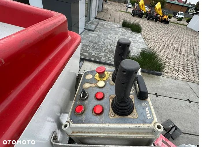 Land Rover Defender - 25