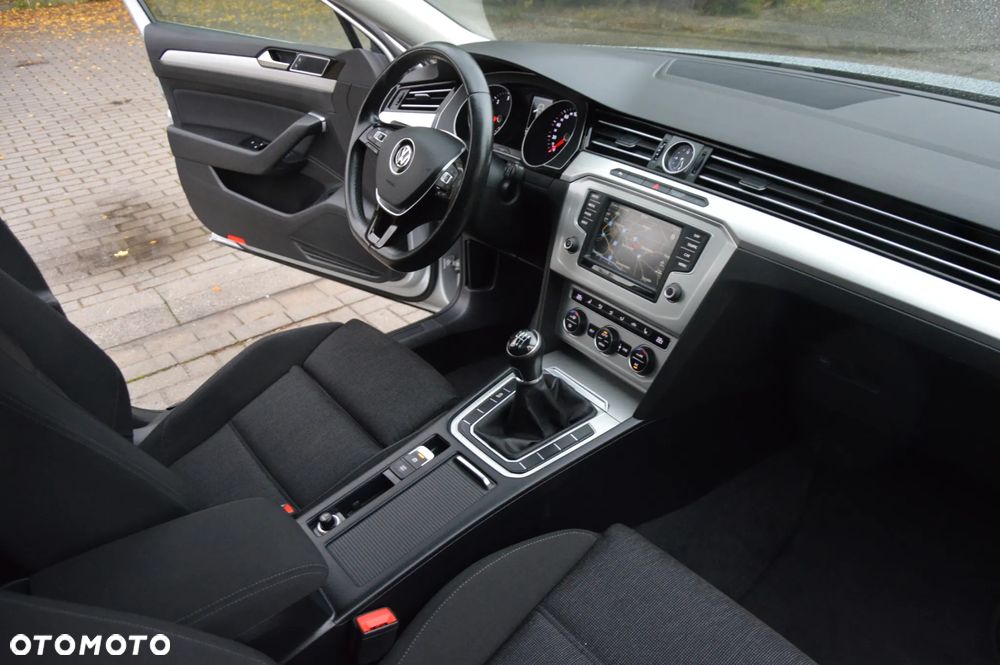 Volkswagen Passat 2.0 TDI BMT Comfortline - 14