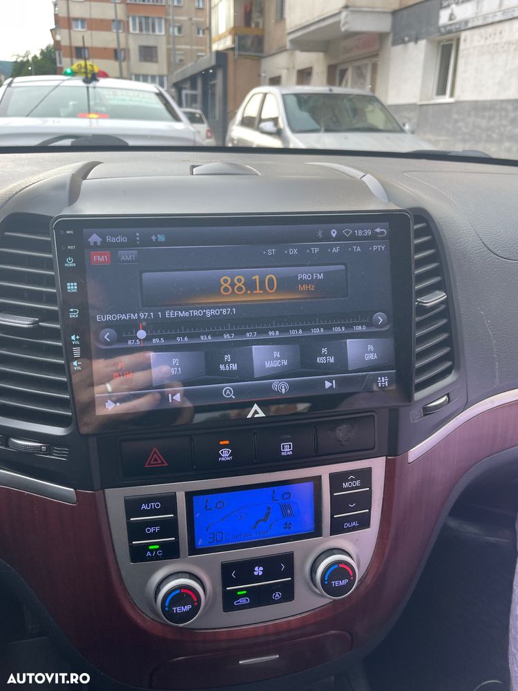 Hyundai Santa Fe 2.2 DSL VGT 7 SEATS 4WD AT PREMIUM - 4