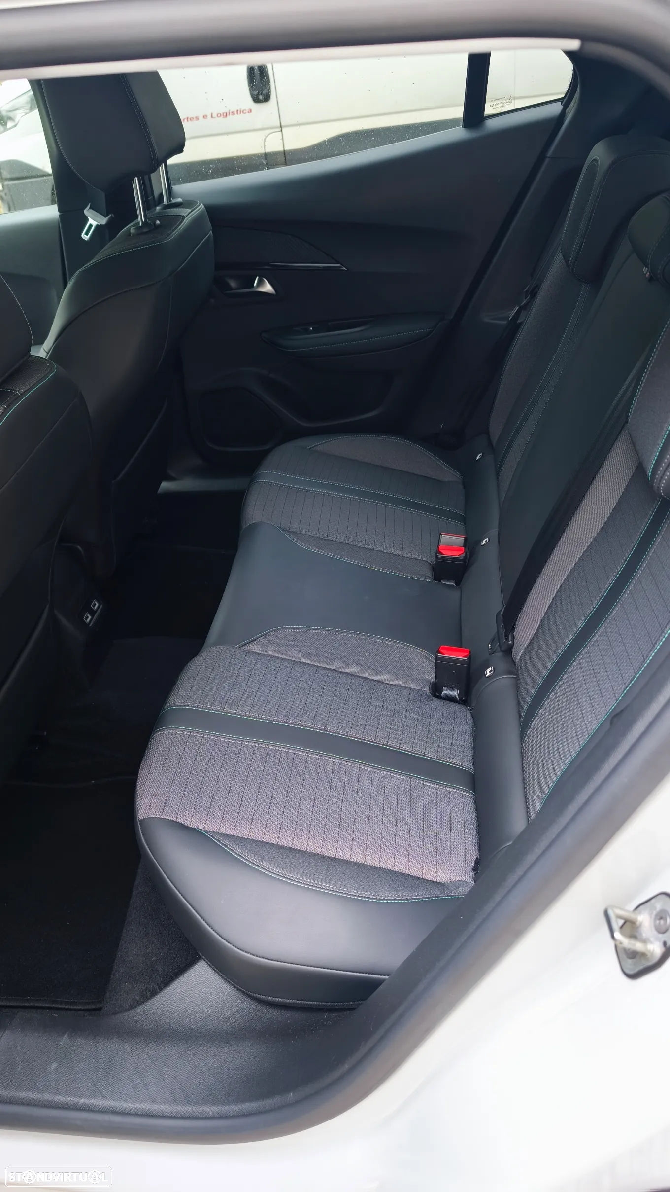 Peugeot e-2008 50 kWh Allure Pack - 11