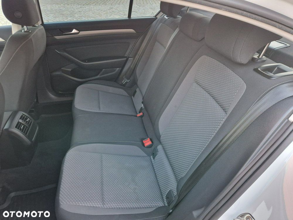 Volkswagen Passat - 20