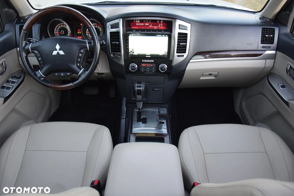 Mitsubishi Pajero - 9