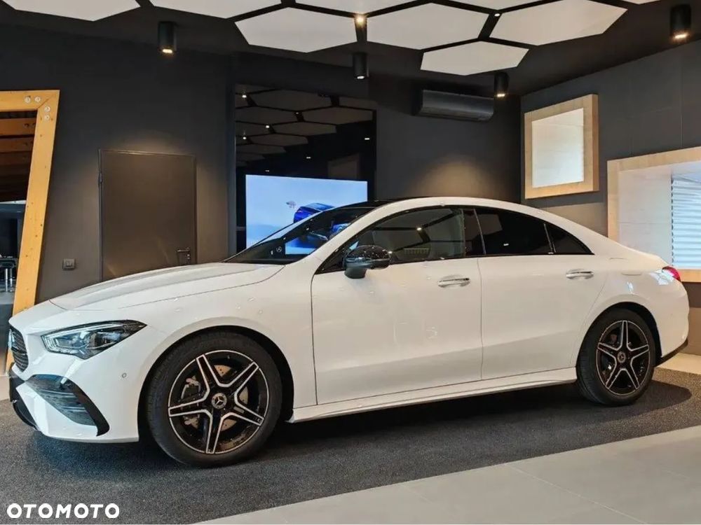 Mercedes-Benz CLA 220 4-Matic AMG Line 7G-DCT - 3