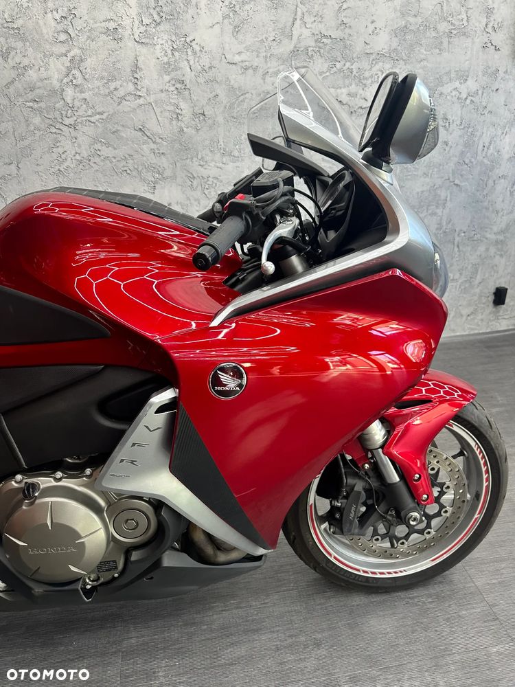 Honda VFR - 16