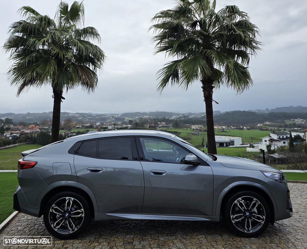 BMW iX2 eDrive20 Pack Desportivo M - 15