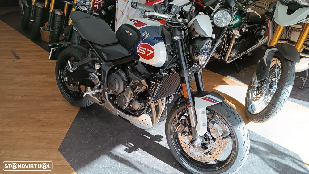 Triumph Trident Triple Tribute - 1