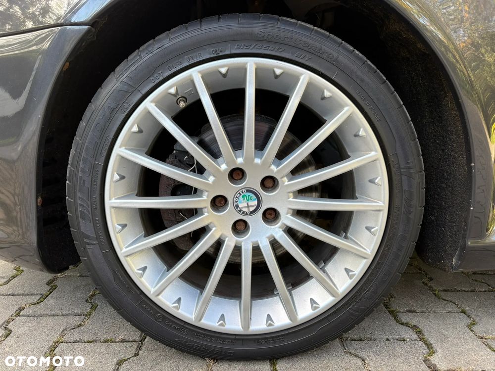 Alfa Romeo GT 1.9JTD 16V Distinctive - 10