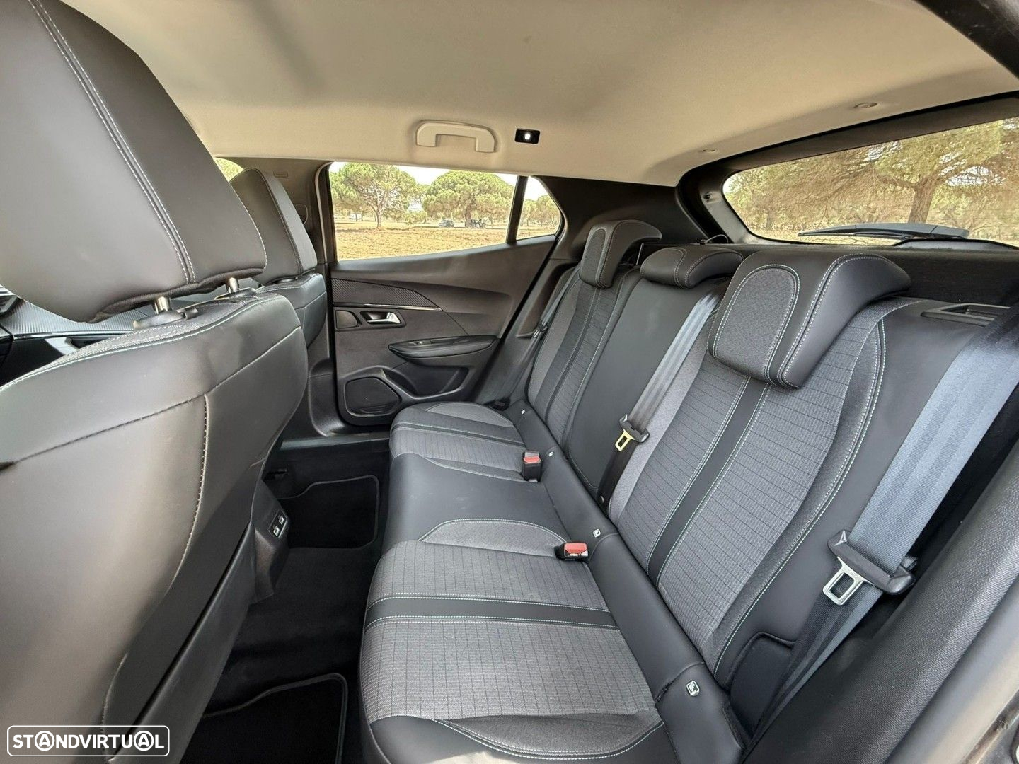 Peugeot 2008 1.5 BlueHDi Allure Pack - 35
