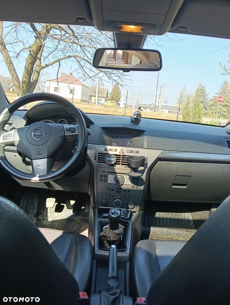 Opel Astra 2.0 T Cosmo - 11