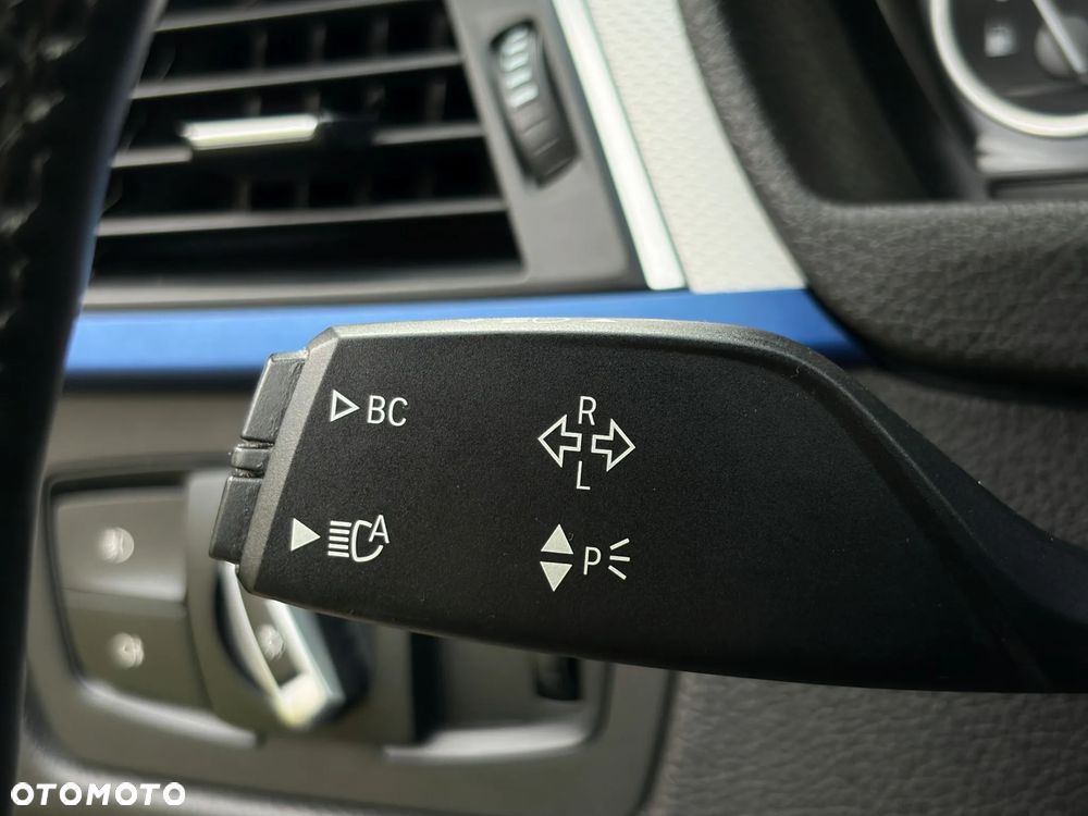 BMW Seria 3 318d M Sport - 36