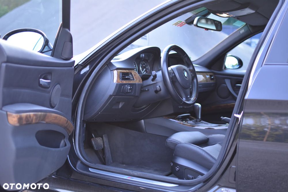 BMW Seria 3 330xi - 24