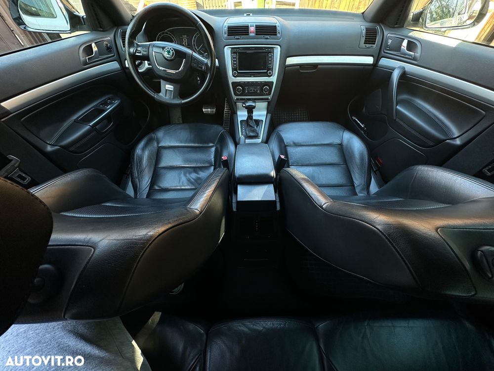 Skoda Octavia Combi 2.0 TDI RS DSG - 19