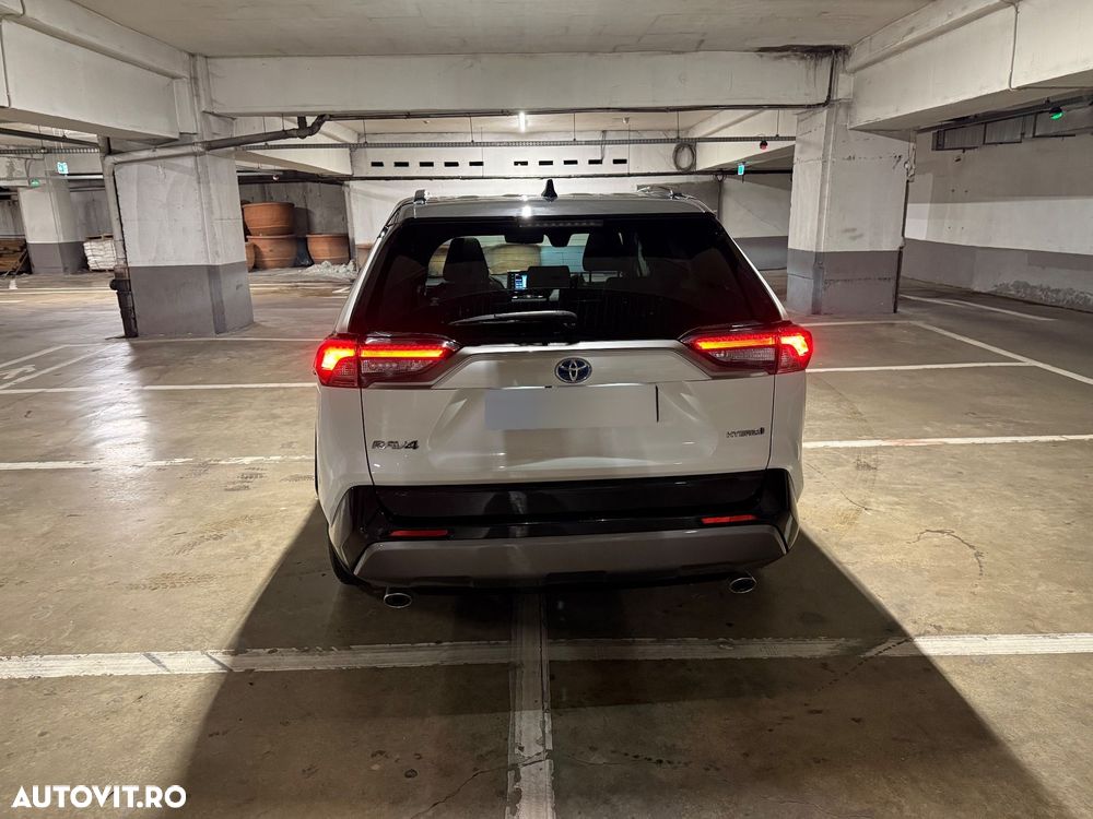 Toyota RAV4 - 8