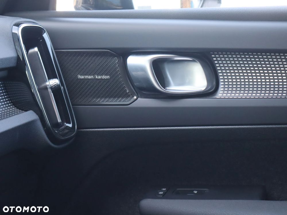 Volvo XC 40 B4 Plus Dark - 27