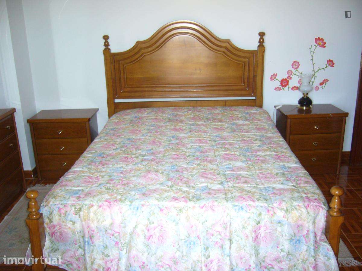 Quarto - localizado em Almada Lisbon - Grande imagem: 2/6