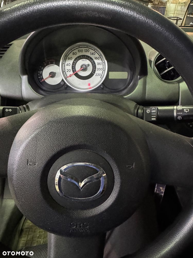 Mazda 2 - 24