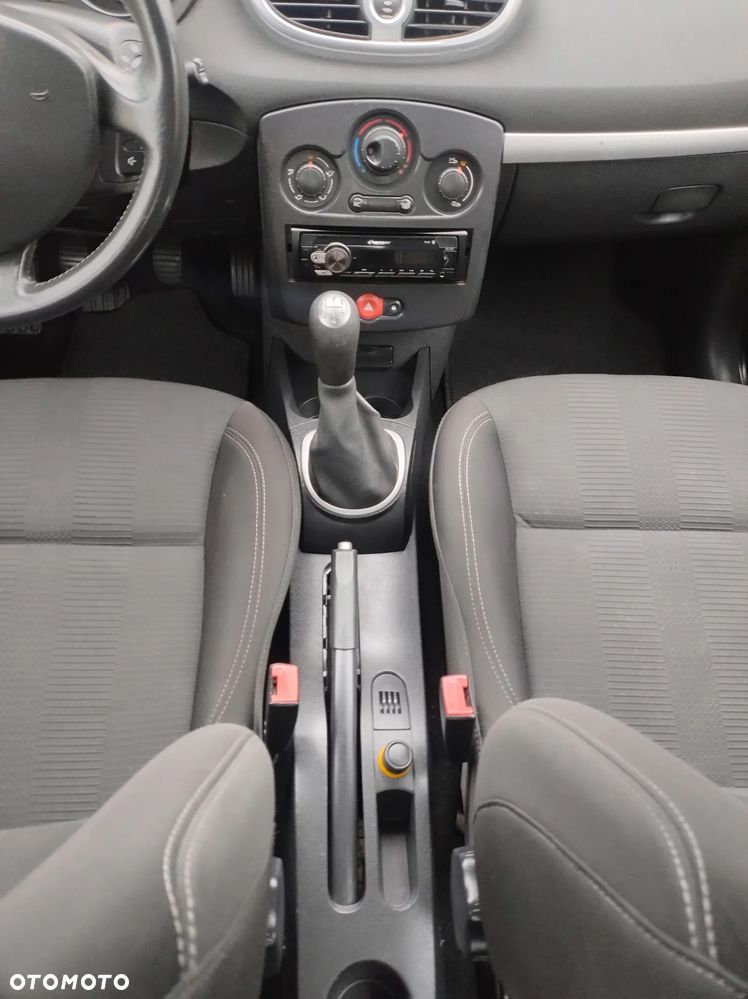 Renault Clio 1.2 16V 75 Dynamique - 19