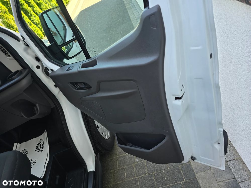 Ford TRANSIT EcoBlue Hybrid - 23