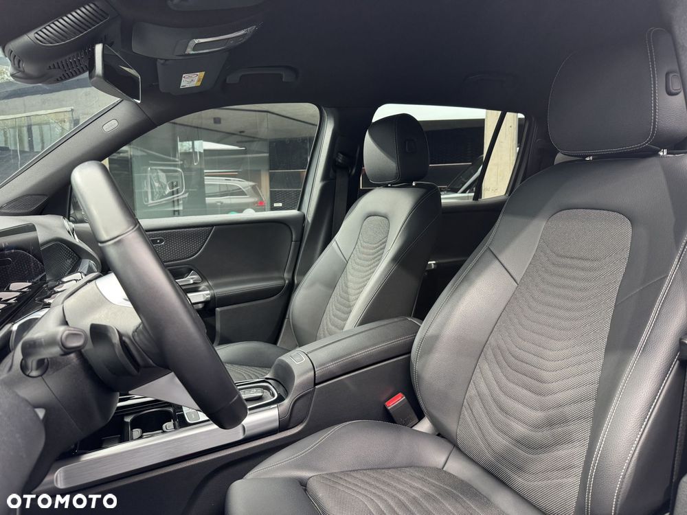 Mercedes-Benz GLB 2023