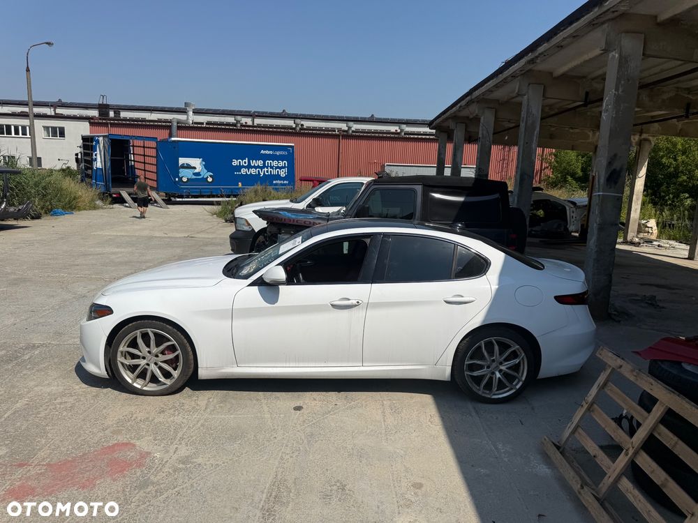 Alfa Romeo Giulia 2.0 Turbo 16V AT8-Q4 Veloce Ti - 16