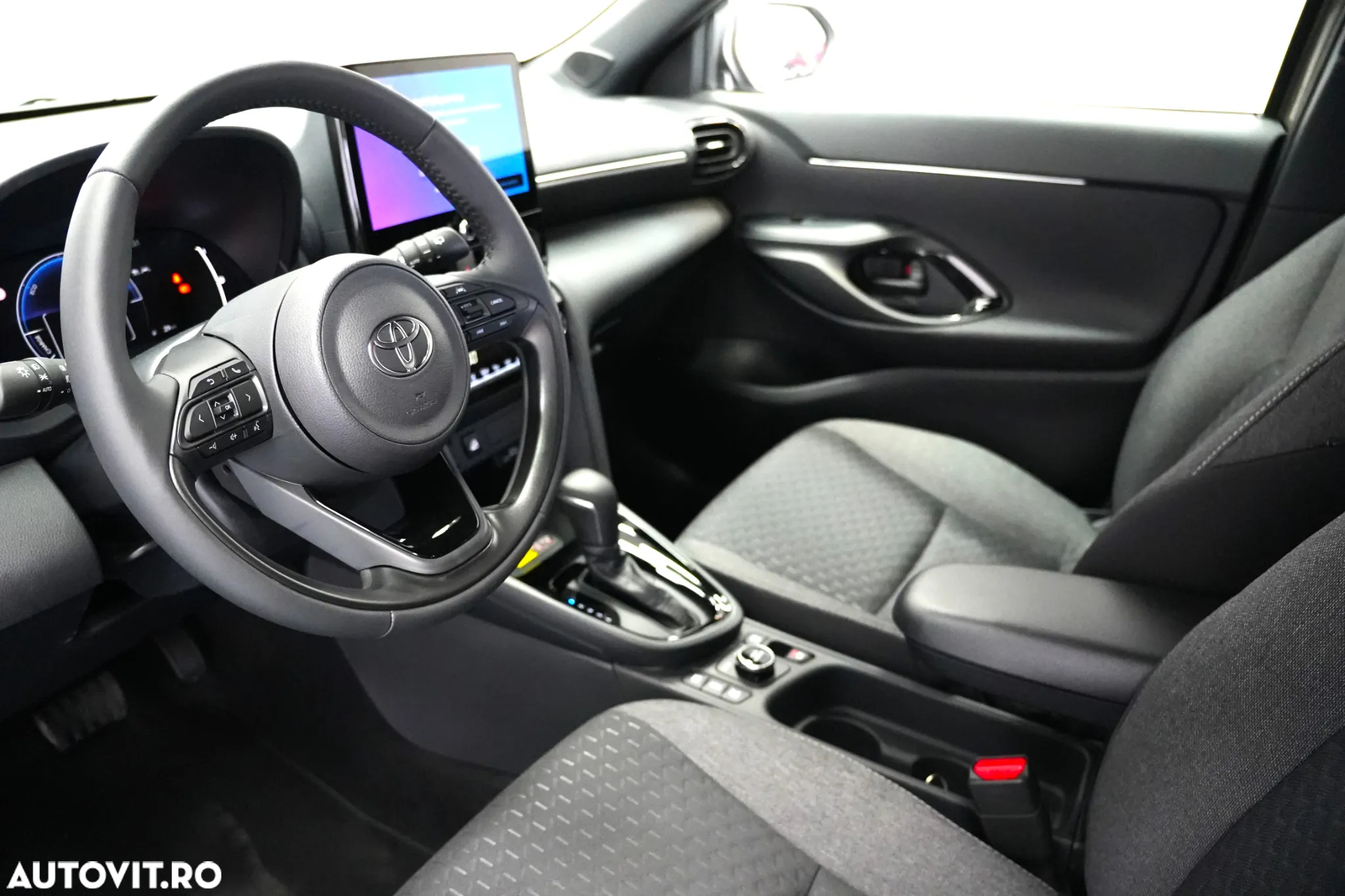 Toyota Yaris Cross 1.5 VVT-i HSD 4x4 Dynamic - 8