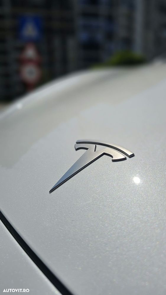 Tesla Model 3 - 9