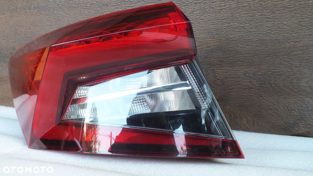 Lampa tylna lewa Skoda Karoq - 3