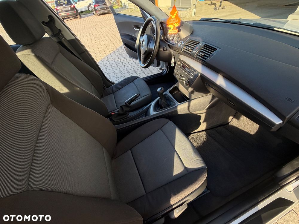 BMW Seria 1 - 25