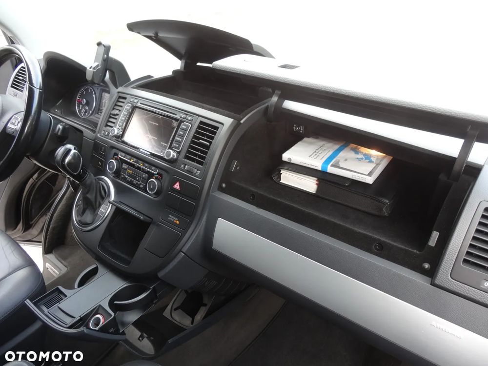 Volkswagen Multivan - 31